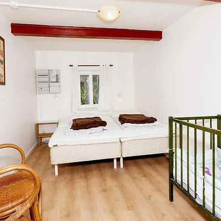 10 Person In Thyholm-by Traum *