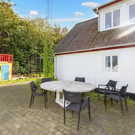 10 Person In Thyholm-by Traum Thyholm