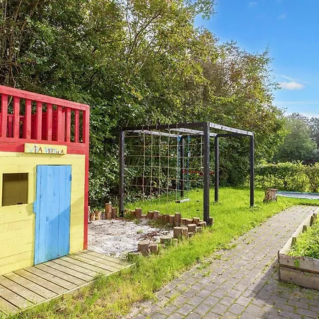 10 Person In Thyholm-by Traum